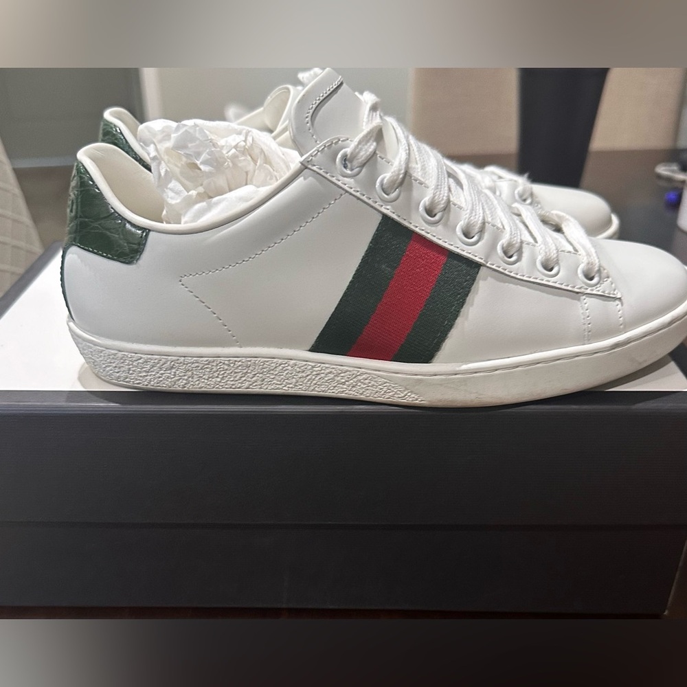 Gucci sneakers . Only worn a few times . Great condition !